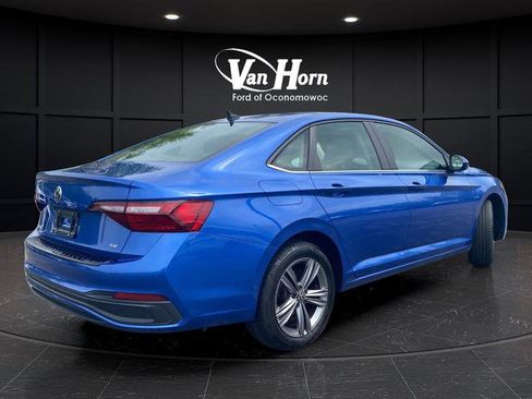 Used 2023 Volkswagen Jetta SE w/ Panoramic Sunroof Package FWD image 7