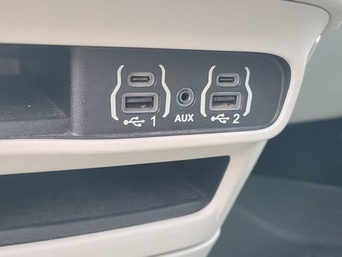 Used 2021 Chrysler Pacifica Touring-L FWD image 27