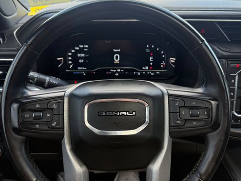 Used 2023 GMC Yukon XL Denali AWD/4WD image 24