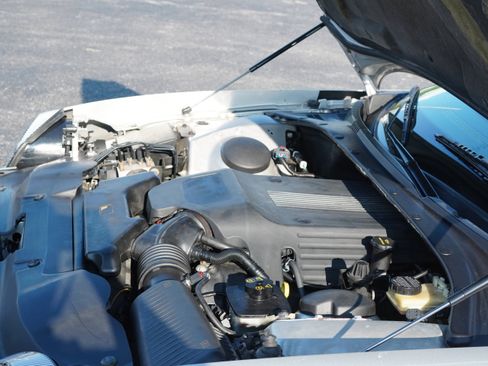 Used 2004 Ford Thunderbird image 23