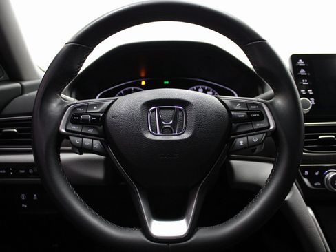 Used 2018 Honda Accord Touring image 30