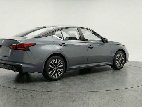 Used 2025 Nissan Altima 2.5 SV FWD image 9