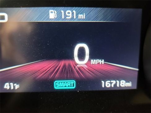 Used 2024 Kia Carnival LX image 8