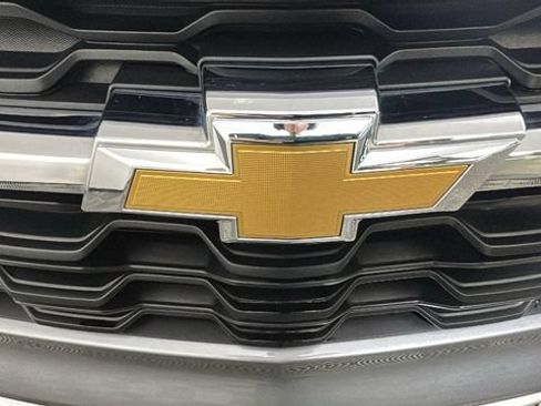 Used 2025 Chevrolet Trax LT FWD image 8