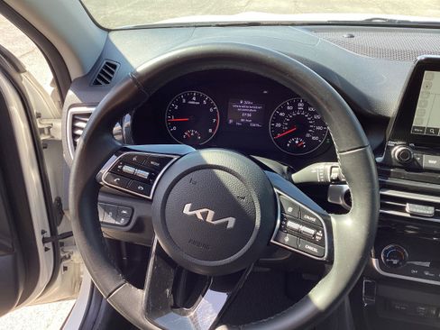 Used 2023 Kia Seltos EX AWD/4WD image 17