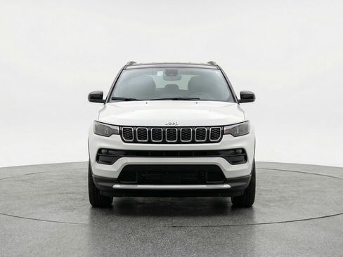 Used 2025 Jeep Compass Limited AWD/4WD image 2