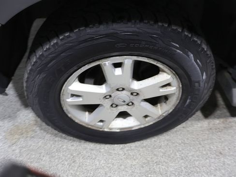 Used 2006 Ford Explorer XLT AWD/4WD image 9