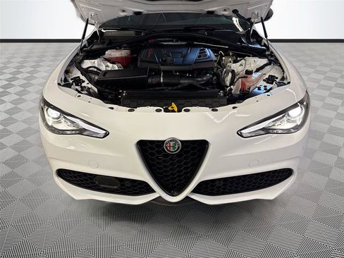 Used 2022 Alfa Romeo Giulia Veloce RWD image 31