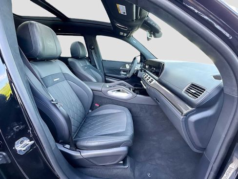 Used 2025 Mercedes-Benz GLS 63 AMG 4MATIC image 31