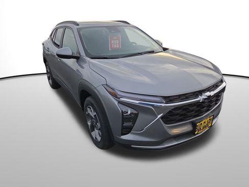 New 2025 Chevrolet Trax LT w/ LT Convenience Package image 8