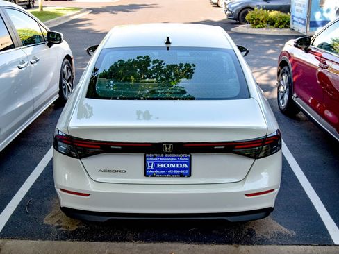 Certified 2025 Honda Accord SE image 6