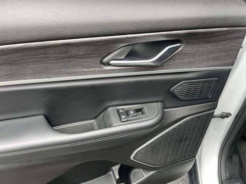 Used 2021 Jeep Grand Cherokee L Limited AWD/4WD image 19
