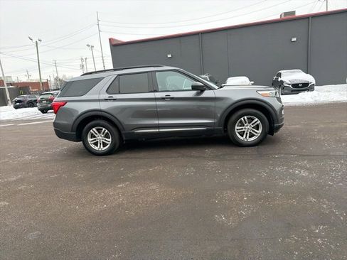 Used 2021 Ford Explorer XLT w/ Class III Trailer Tow Package image 3