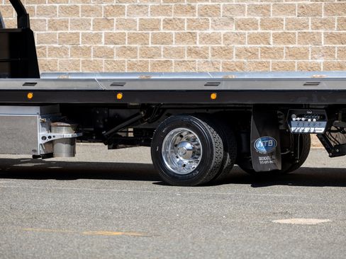 Used 2018 Ford F650 2WD Regular Cab Super Duty image 9