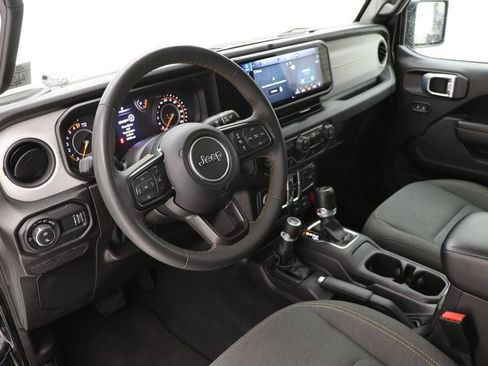 Used 2024 Jeep Gladiator Sport AWD/4WD image 15