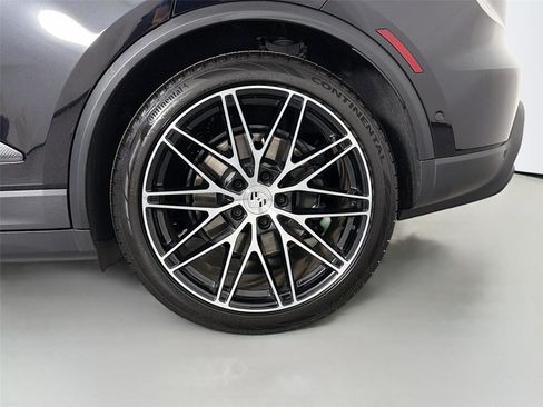 Certified 2026 Porsche Macan Electric RWD image 12