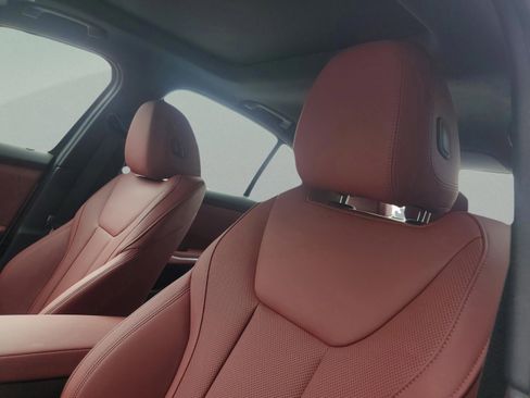 Used 2025 BMW 330i Sedan w/ M Sport Package image 20