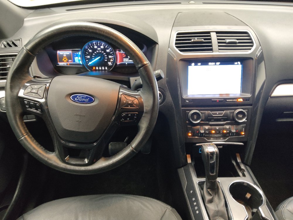 Used 2017 Ford Explorer XLT w/ Equipment Group 202A AWD/4WD image 22