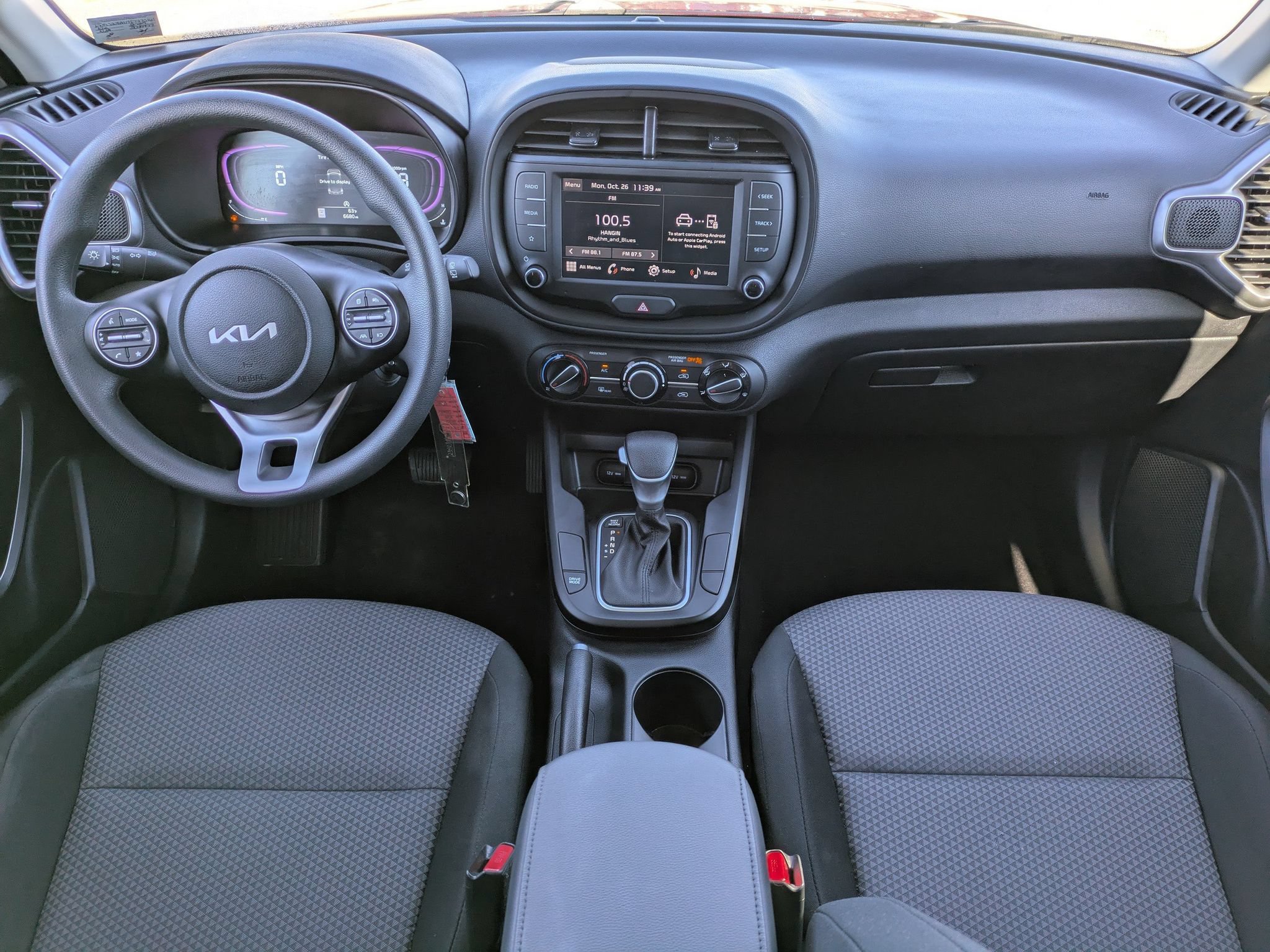 Used 2025 Kia Soul LX w/ LX Technology Package FWD image 16