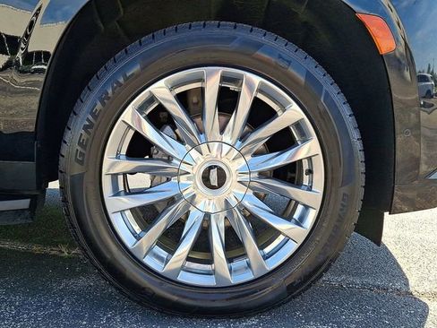 Used 2023 Cadillac Escalade ESV Premium Luxury image 9