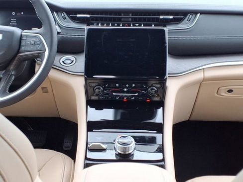 New 2025 Jeep Grand Cherokee L Limited w/ Luxury Tech Group II image 7