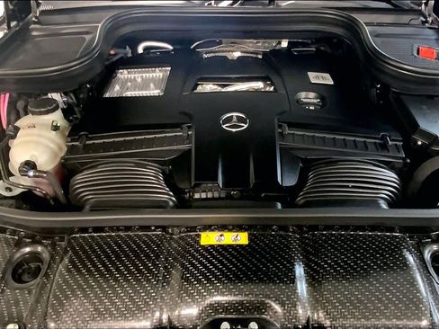 Used 2025 Mercedes-Benz Maybach GLS 600 4MATIC image 30