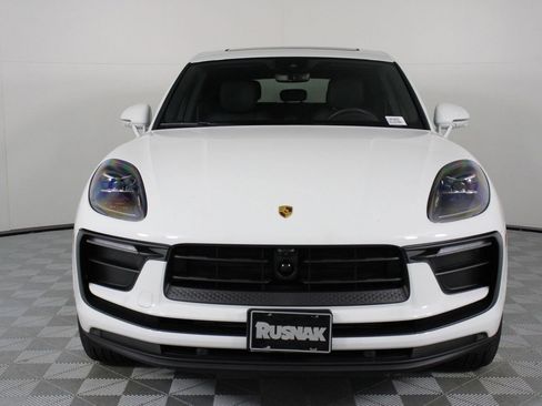 Certified 2025 Porsche Macan image 10