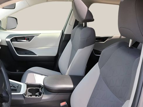 Used 2019 Toyota RAV4 XLE w/ Convenience Package FWD image 13