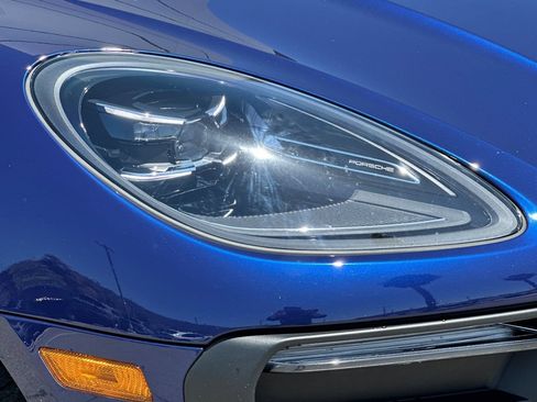 Used 2024 Porsche Macan AWD/4WD image 37