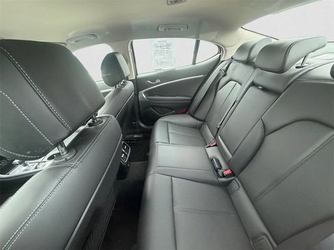 Used 2023 Genesis G70 2.0T image 8