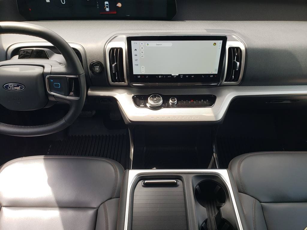 Used 2025 Ford Expedition Active AWD/4WD image 16