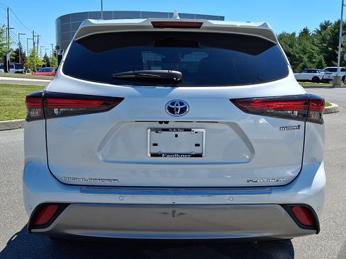 Used 2024 Toyota Highlander Platinum AWD/4WD image 5