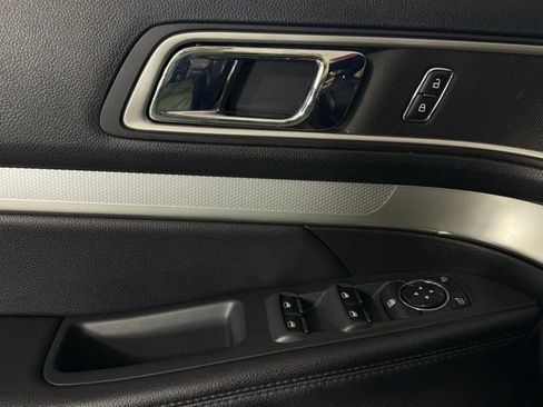 Used 2016 Ford Explorer XLT w/ Equipment Group 202A image 11