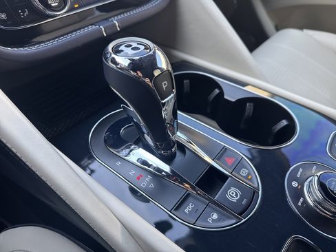 Used 2023 Bentley Bentayga Extended Wheelbase image 18