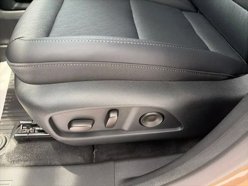 New 2027 Chevrolet Equinox LT w/ Convenience Package II FWD image 11