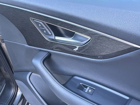 Used 2025 Audi Q7 3.0T Premium w/ Convenience Package image 31