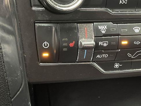Used 2018 Ford Explorer XLT w/ Equipment Group 202A AWD/4WD image 31