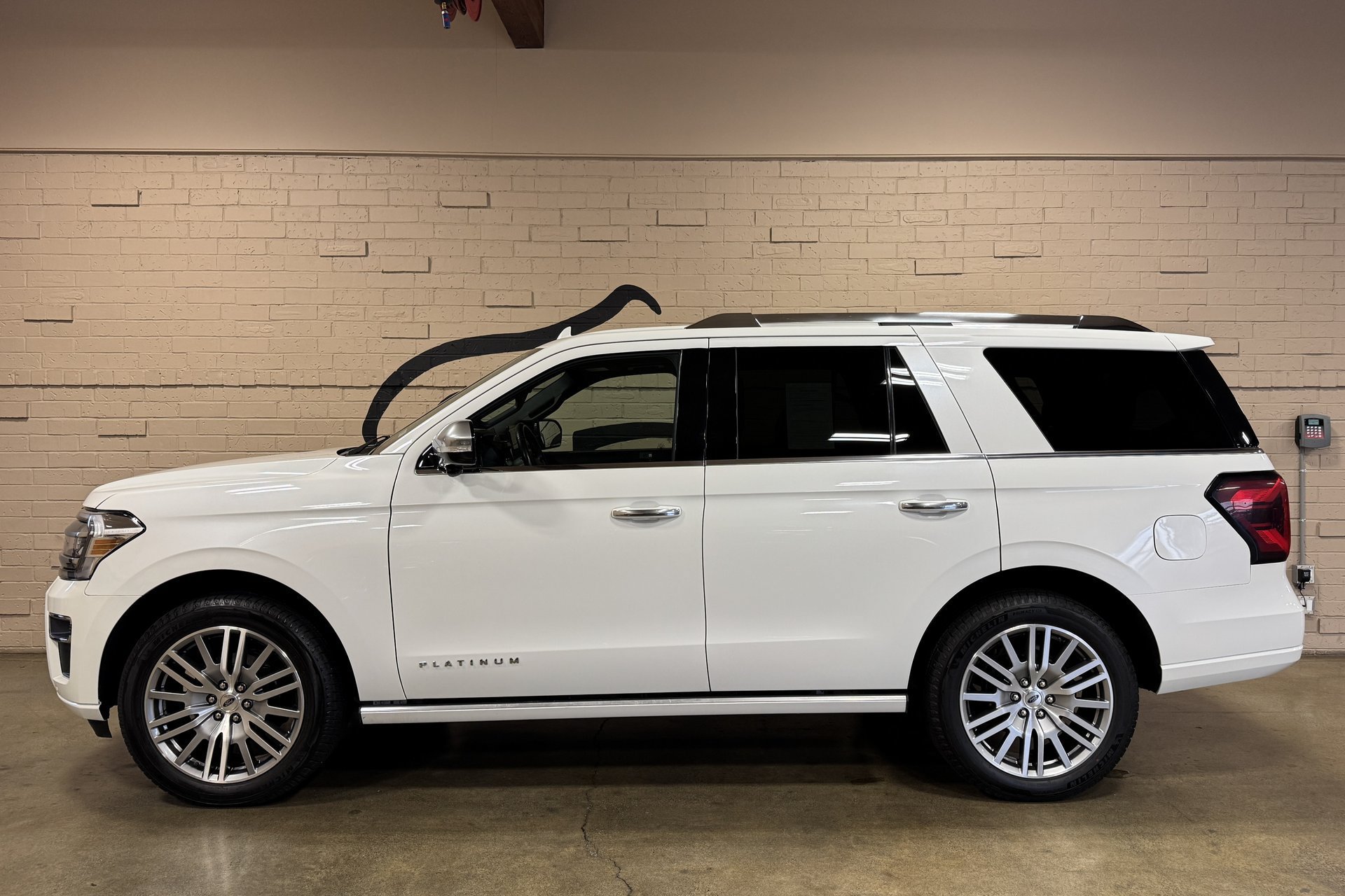 Used 2022 Ford Expedition Platinum AWD/4WD image 6