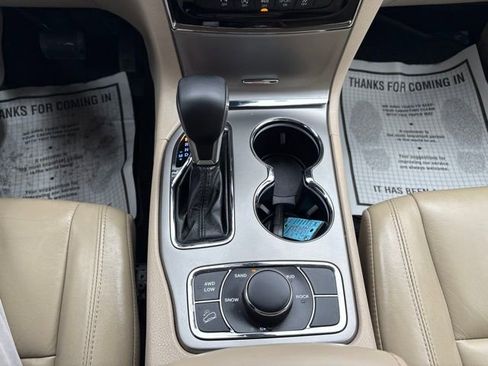Used 2019 Jeep Grand Cherokee Limited AWD/4WD image 19