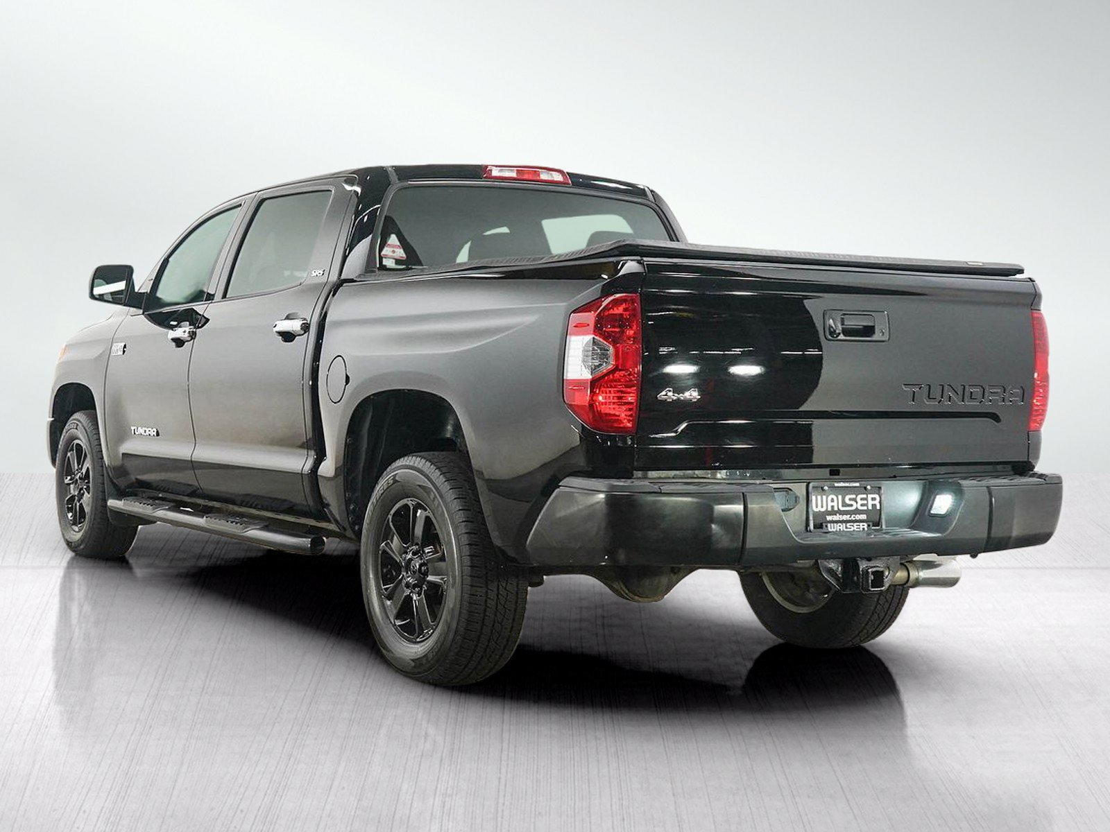 Used 2015 Toyota Tundra SR5 w/ SR5 Upgrade Package AWD/4WD image 3