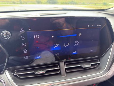 Used 2025 Chevrolet Trax ACTIV FWD image 38