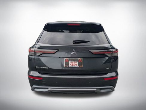 Used 2025 Mitsubishi Outlander SE FWD image 4
