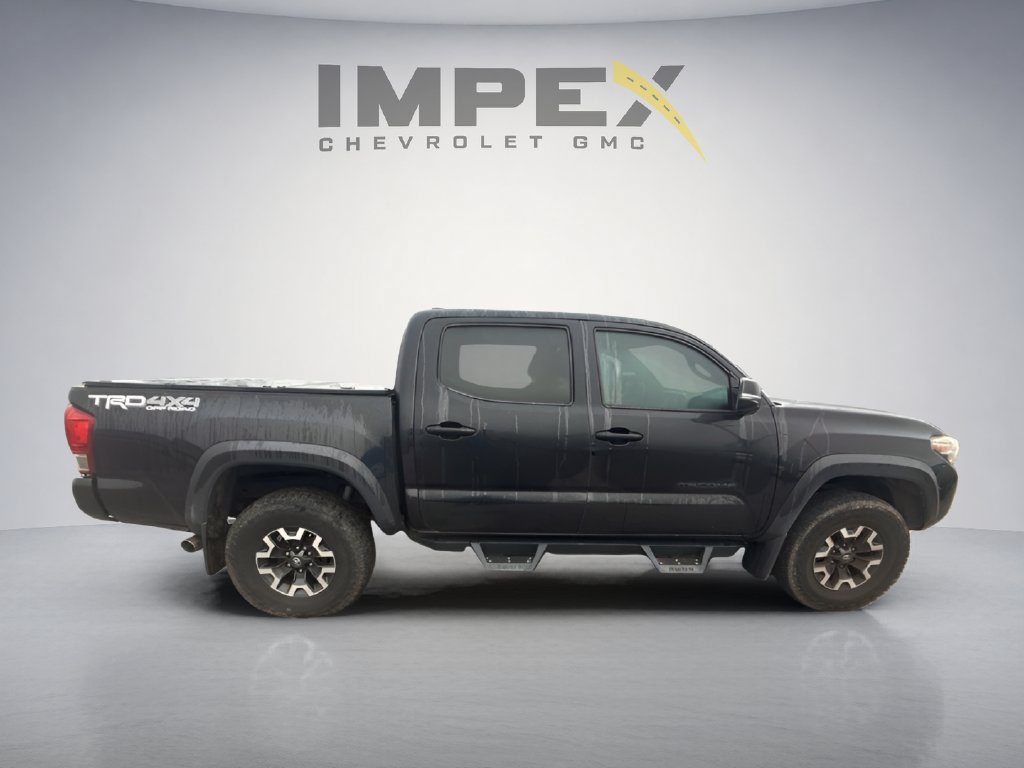 Used 2017 Toyota Tacoma TRD Off-Road AWD/4WD image 4