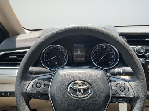 Used 2018 Toyota Camry LE FWD image 14