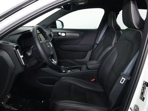 Certified 2022 Volvo XC40 T5 R-Design w/ Advanced Package AWD/4WD image 30
