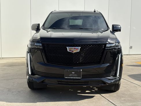 Used 2024 Cadillac Escalade Sport image 3