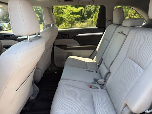 Used 2016 Toyota Highlander Plus FWD image 29