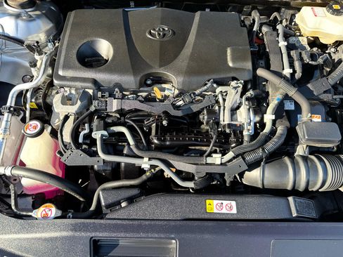 Used 2020 Toyota Camry XLE image 17