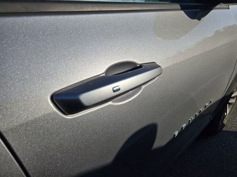 Used 2025 Chevrolet Equinox LT w/ Convenience Package II image 5