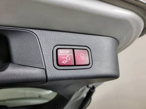 Used 2021 Mercedes-Benz GLB 250 4MATIC image 9